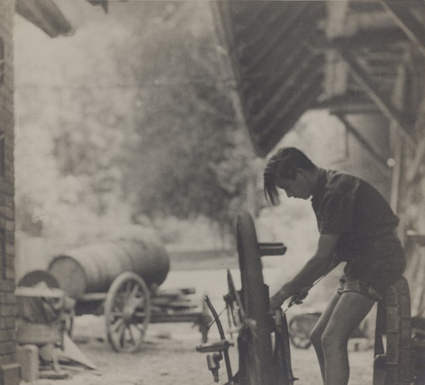 A. Kretschmer, Michael Kretschmer auf dem Laubishof, 1948, Repro: LWL MKuK/H. Neander ©Nachlass Annelise Kretschmer, LWL Museum für Kunst und Kultur A. Kretschmer, Michael Kretschmer auf dem Laubishof, 1948, Repro: LWL MKuK/H. Neander ©Nachlass Annelise Kretschmer, LWL Museum für Kunst und Kultur