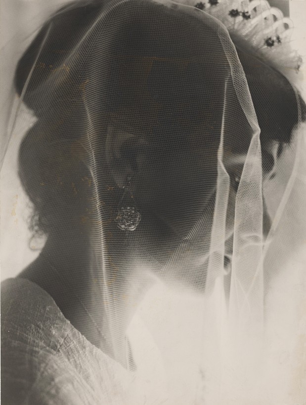 A. Kretschmer, Braut aus der Familie Gerlach, 1960er, Repro: LWL MKuK/H. Neander ©Nachlass Annelise Kretschmer, LWL Museum für Kunst und Kultur A. Kretschmer, Braut aus der Familie Gerlach, 1960er, Repro: LWL MKuK/H. Neander ©Nachlass Annelise Kretschmer, LWL Museum für Kunst und Kultur