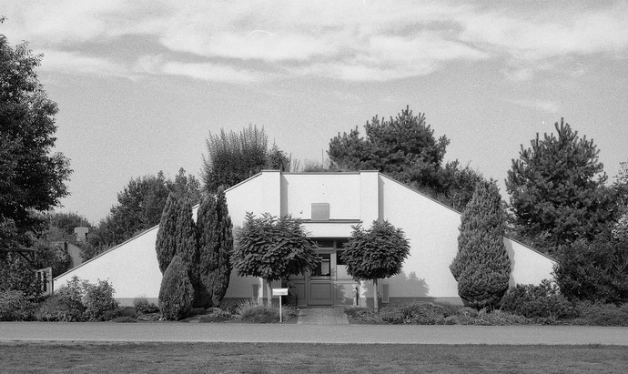 Die Bunkersiedlung in Twisteden, in der ehemalige Munitionsbunker zu modernen Wohnungen umgebaut wurden. Foto: Dieter Blase