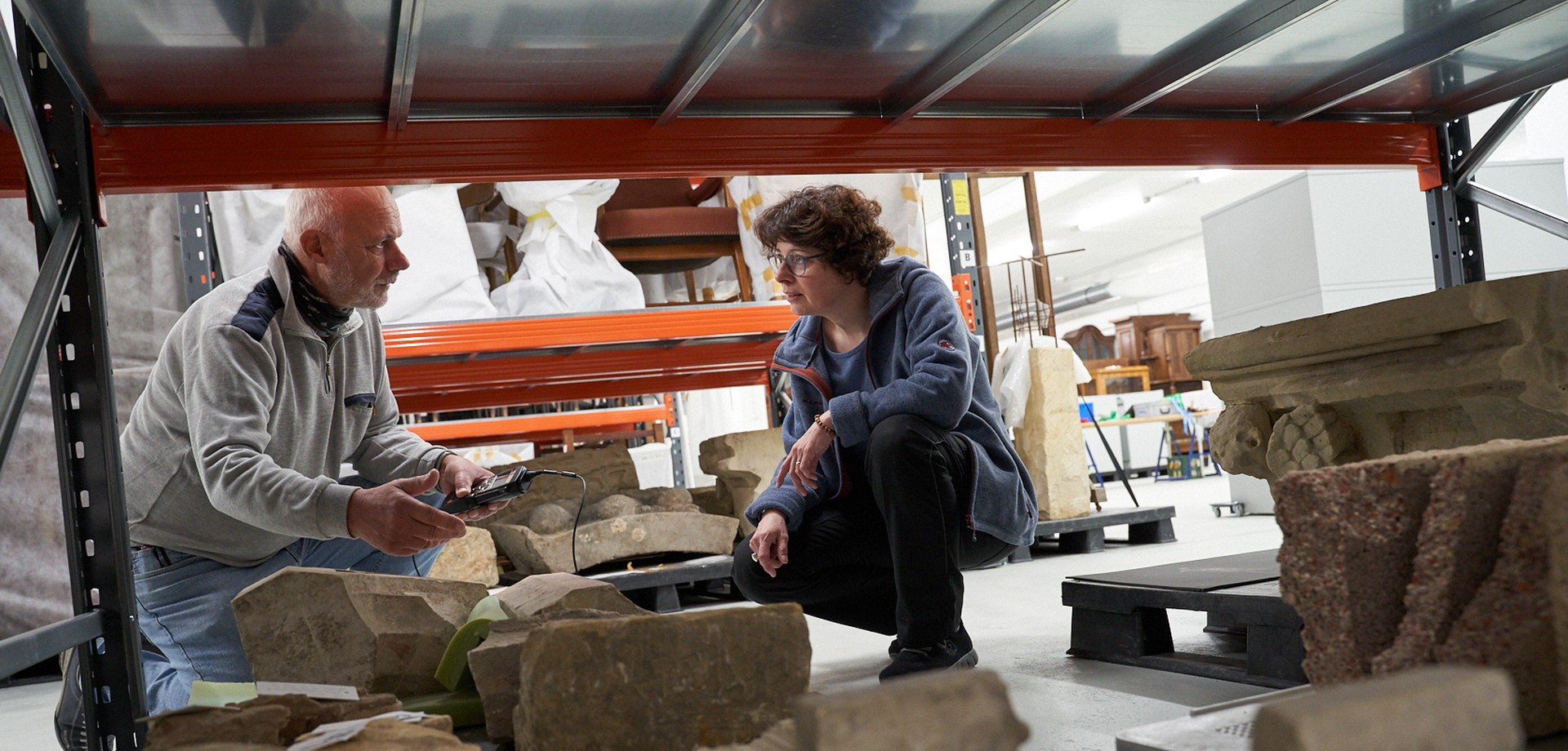 Beratungstermin im Museumsdepot, Foto: Frank Springer